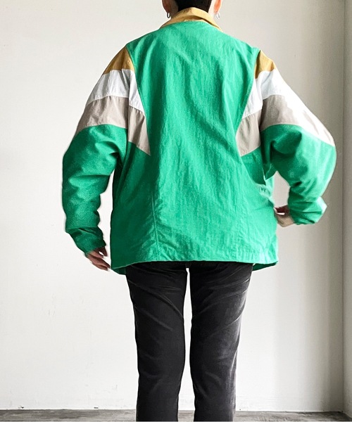 COMMON WARE(コモンウェアー)の「COMMONWARE:NYLON OVER SIZED STND BLOUSON/ナイロンドルマン 切替スタンドブルゾン(ナイロンジャケット・レディース・ネイビー/グリーン/ブラック・M/L/XL)」の16枚目の写真