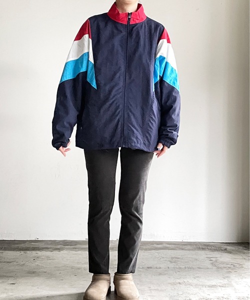 COMMON WARE(コモンウェアー)の「COMMONWARE:NYLON OVER SIZED STND BLOUSON/ナイロンドルマン 切替スタンドブルゾン(ナイロンジャケット・レディース・ネイビー/グリーン/ブラック・M/L/XL)」の13枚目の写真
