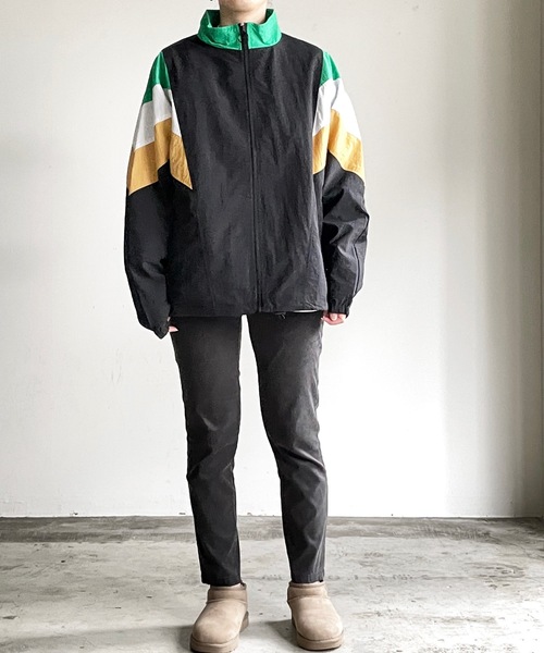 COMMON WARE(コモンウェアー)の「COMMONWARE:NYLON OVER SIZED STND BLOUSON/ナイロンドルマン 切替スタンドブルゾン(ナイロンジャケット・レディース・ネイビー/グリーン/ブラック・M/L/XL)」の6枚目の写真