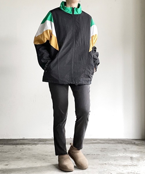 COMMON WARE(コモンウェアー)の「COMMONWARE:NYLON OVER SIZED STND BLOUSON/ナイロンドルマン 切替スタンドブルゾン(ナイロンジャケット・レディース・ネイビー/グリーン/ブラック・M/L/XL)」の7枚目の写真