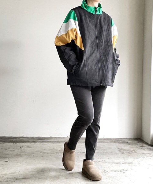 COMMON WARE(コモンウェアー)の「COMMONWARE:NYLON OVER SIZED STND BLOUSON/ナイロンドルマン 切替スタンドブルゾン(ナイロンジャケット・レディース・ネイビー/グリーン/ブラック・M/L/XL)」の8枚目の写真