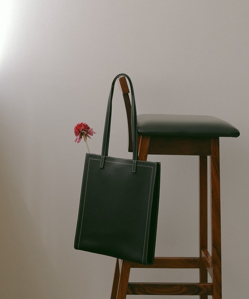 EFOLE（エフォル）の「ステッチ 縦型 トート バッグ（トートバッグ・レディース・ブラック/ベージュ/ブラウン・FREE）」の2枚目の写真