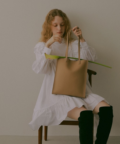 EFOLE（エフォル）の「ステッチ 縦型 トート バッグ（トートバッグ・レディース・ブラック/ベージュ/ブラウン・FREE）」の4枚目の写真