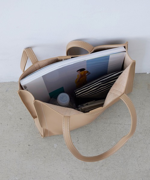 EFOLE（エフォル）の「ステッチ 縦型 トート バッグ（トートバッグ・レディース・ブラック/ベージュ/ブラウン・FREE）」の5枚目の写真