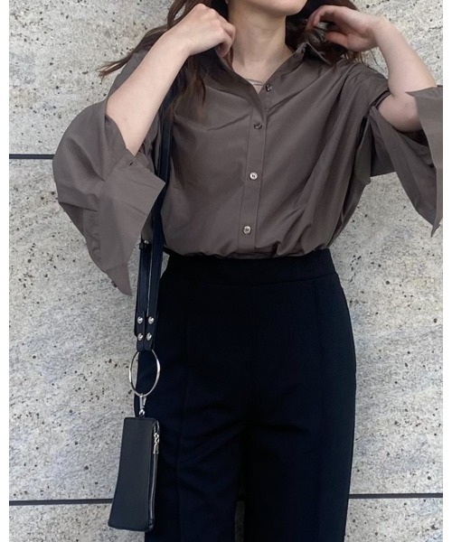 LiSeek（リシーク）の「【LiSeeK】スリーブ釦シャツ（シャツ/ブラウス・レディース・ホワイト/ブラック/ブラウン・FREE）」の8枚目の写真