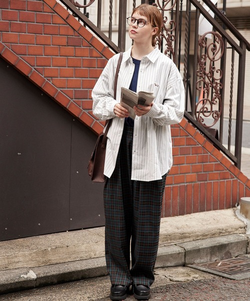 PENNEYS(ぺニーズ)の「PENNEYS/ペニーズ 別注 THE FOX ロゴ ワッペン刺繍 オーバーサイズ レギュラーカラーL/Sブロードシャツ(シャツ/ブラウス・メンズ・グリーン系/ホワイト/ブルー系/グレー系/ブルー/ブラック系1/ブラック系/ライトブルー・M/L)」の11枚目の写真