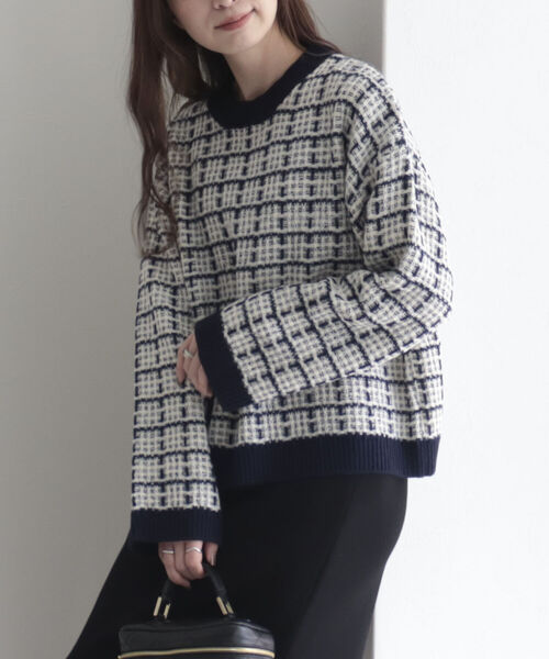 fredy emue（フレディエミュ）の「ツイードニット クルーネックプルオーバー（ニット/セーター・レディース・ネイビー/グレイッシュベージュ/チャコールグレー・38）」の3枚目の写真