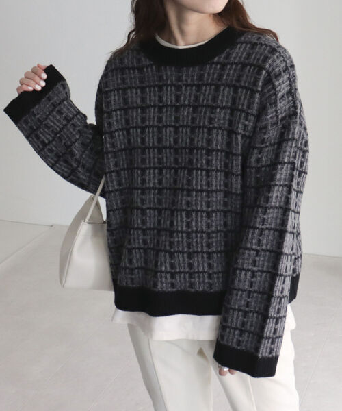 fredy emue（フレディエミュ）の「ツイードニット クルーネックプルオーバー（ニット/セーター・レディース・ネイビー/グレイッシュベージュ/チャコールグレー・38）」の6枚目の写真