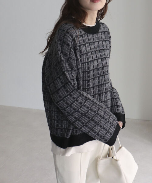 fredy emue（フレディエミュ）の「ツイードニット クルーネックプルオーバー（ニット/セーター・レディース・ネイビー/グレイッシュベージュ/チャコールグレー・38）」の8枚目の写真