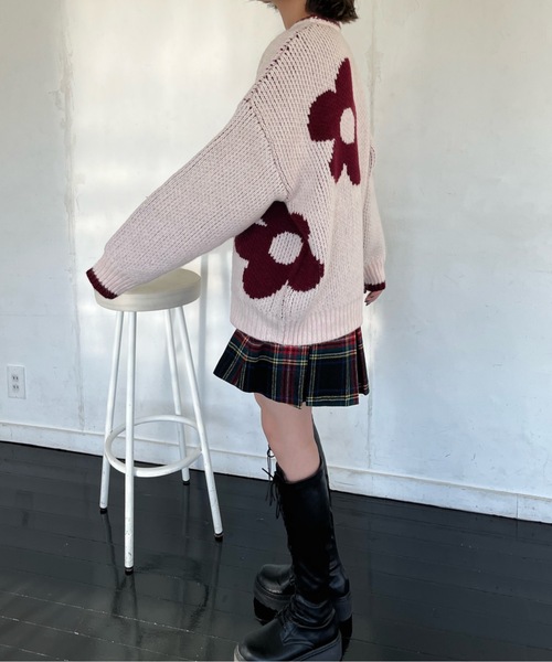 shesame（シーセム）の「マーガレッド柄ジャガードニット（ニット/セーター・レディース・ブルー/アイボリー/グリーン・MEDIUM/LARGE）」の6枚目の写真