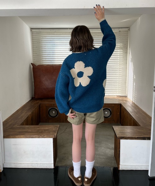 shesame（シーセム）の「マーガレッド柄ジャガードニット（ニット/セーター・レディース・ブルー/アイボリー/グリーン・MEDIUM/LARGE）」の9枚目の写真