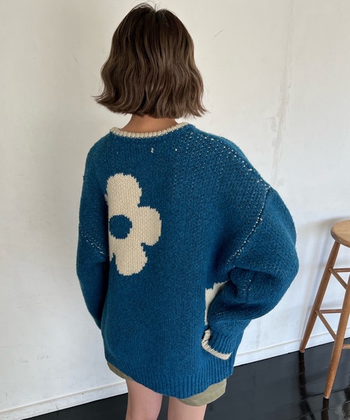 shesame（シーセム）の「マーガレッド柄ジャガードニット（ニット/セーター・レディース・ブルー/アイボリー/グリーン・MEDIUM/LARGE）」の12枚目の写真