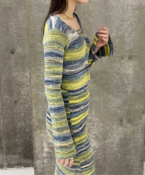 EPIMI E'PIMMY（エピミエピミー）の「〈Setでも〉グラデーションクロップドVカーディガン（カーディガン/ボレロ・レディース・ブラック/ブルー/イエロー・MEDIUM）」の10枚目の写真
