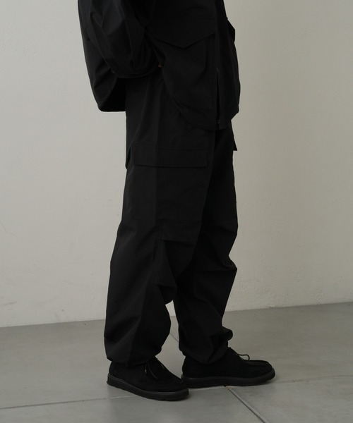 COLONY 2139（コロニートゥーワンスリーナイン）の「ストレッチカーゴパンツ（カーゴパンツ・メンズ・ブラック/オリーブ・MEDIUM/LARGE）」の3枚目の写真