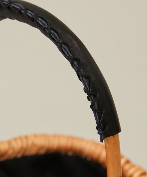 TSURU by Mariko Oikawa（ツルバイマリコオイカワ）の「【TSURU by MARIKO OIKAWA(ツルバイマリコオイカワ)】Mickleton/レザーハンドル巾着付きかごバッグ（かごバッグ・レディース・ブラック・FREE）」の10枚目の写真