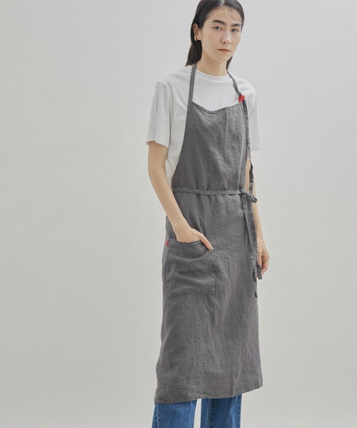 SALON adam et rope'（サロン アダム エ ロペ）の「【Lino e Lina（リーノエリーナ）】フルエプロン マノン（エプロン・レディース・ブルー系その他4/チャコールグレー/ライトグレー/ネイビー/イエロー・FREE）」の6枚目の写真