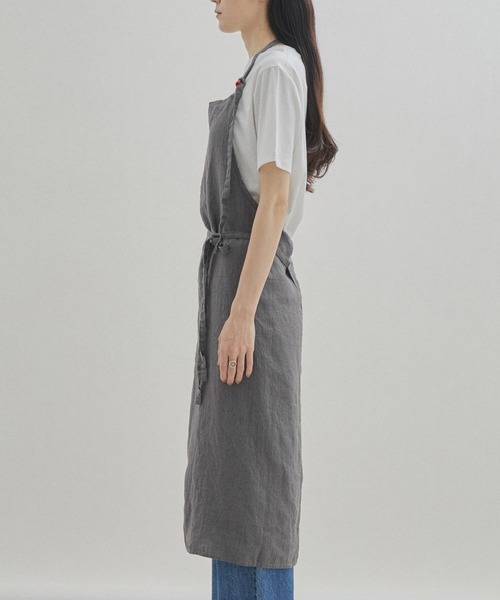 SALON adam et rope'（サロン アダム エ ロペ）の「【Lino e Lina（リーノエリーナ）】フルエプロン マノン（エプロン・レディース・ブルー系その他4/チャコールグレー/ライトグレー/ネイビー/イエロー・FREE）」の11枚目の写真