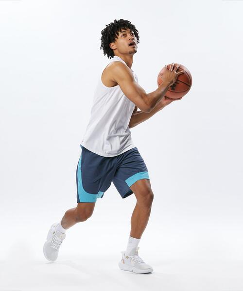 UNDER ARMOUR(アンダーアーマー)の「UAベースライン ショーツ(バスケットボール/メンズ)(その他パンツ・メンズ・チャコールグレー・S/M/L/XL/3XL/XXL)」の4枚目の写真