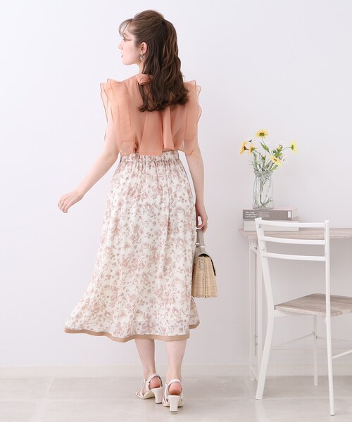 couture brooch（クチュールブローチ）の「◆【甘くなりすぎない、上品華やかプリント】トワルドジュイライク　配色ラインスカート（スカート・レディース・ベージュ系/ブルー系・38/40/42）」の3枚目の写真