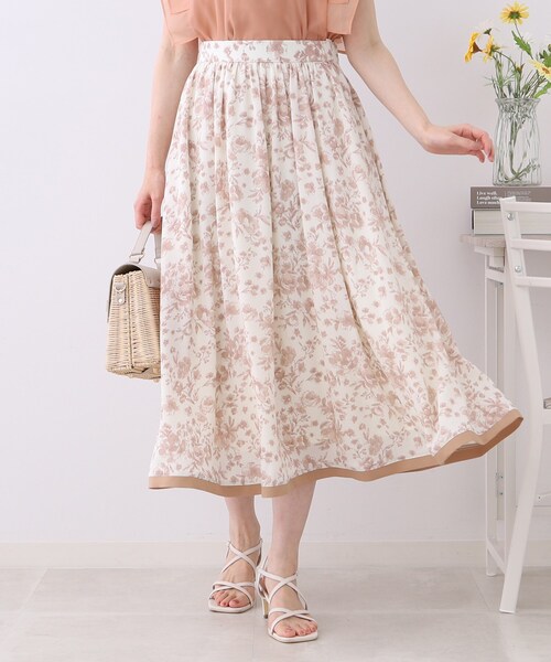 couture brooch（クチュールブローチ）の「◆【甘くなりすぎない、上品華やかプリント】トワルドジュイライク　配色ラインスカート（スカート・レディース・ベージュ系/ブルー系・38/40/42）」の15枚目の写真