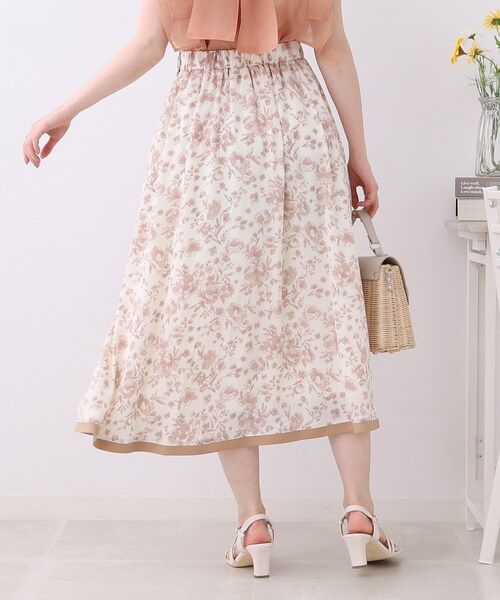 couture brooch（クチュールブローチ）の「◆【甘くなりすぎない、上品華やかプリント】トワルドジュイライク　配色ラインスカート（スカート・レディース・ベージュ系/ブルー系・38/40/42）」の18枚目の写真