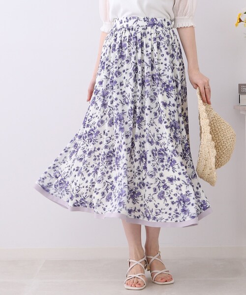 couture brooch（クチュールブローチ）の「◆【甘くなりすぎない、上品華やかプリント】トワルドジュイライク　配色ラインスカート（スカート・レディース・ベージュ系/ブルー系・38/40/42）」の22枚目の写真