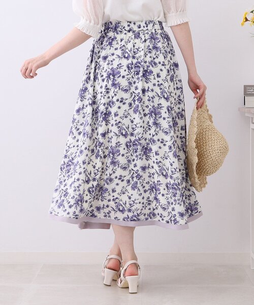 couture brooch（クチュールブローチ）の「◆【甘くなりすぎない、上品華やかプリント】トワルドジュイライク　配色ラインスカート（スカート・レディース・ベージュ系/ブルー系・38/40/42）」の8枚目の写真