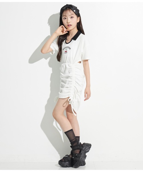 ANAP GiRL(アナップガール)の「エリ付シャーリングワンピース(ワンピース・キッズ・ブラック/ホワイト・XS/S/M)」の4枚目の写真