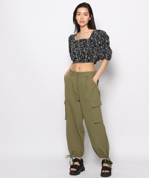 FOREVER 21（フォーエバー トゥエンティーワン）の「ライン刺繍パフブラウス（シャツ/ブラウス・レディース・ブラック/オフホワイト・SMALL/MEDIUM）」の5枚目の写真