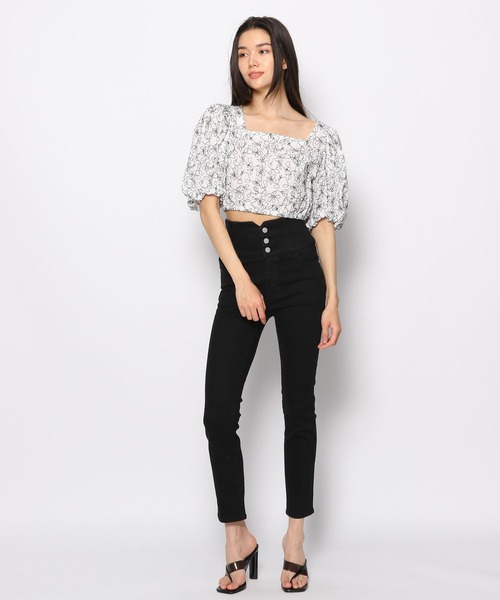 FOREVER 21（フォーエバー トゥエンティーワン）の「ライン刺繍パフブラウス（シャツ/ブラウス・レディース・ブラック/オフホワイト・SMALL/MEDIUM）」の7枚目の写真