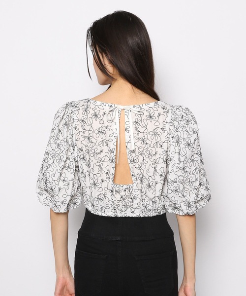 FOREVER 21（フォーエバー トゥエンティーワン）の「ライン刺繍パフブラウス（シャツ/ブラウス・レディース・ブラック/オフホワイト・SMALL/MEDIUM）」の8枚目の写真