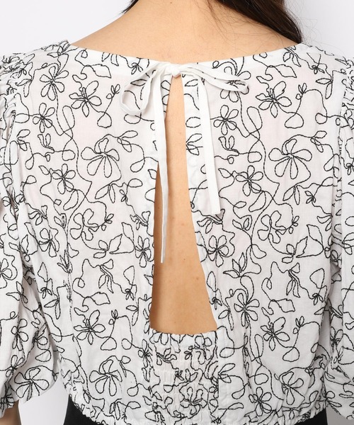 FOREVER 21（フォーエバー トゥエンティーワン）の「ライン刺繍パフブラウス（シャツ/ブラウス・レディース・ブラック/オフホワイト・SMALL/MEDIUM）」の13枚目の写真