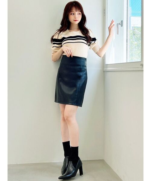 RESEXXY（リゼクシー）の「バブルスリーブクロップドニット（ニット/セーター・レディース・ブラウン/アイボリー/ブラック・FREE）」の4枚目の写真