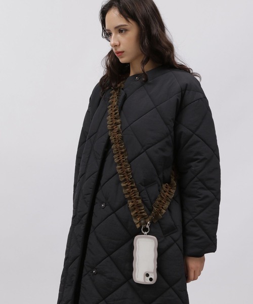 LAKOLE(ラコレ)の「チュールラッフルスマホショルダー / 980293(スマホグッズ・レディース・キャメル/ブラック/ライトグレー/ブラウン/アイボリー/ピンク/ネイビー/サンドグレー・FREE)」の4枚目の写真