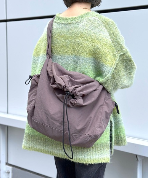 LEPSIM（レプシィム）の「ナイロンドロストショルダー2　987351（ショルダーバッグ・レディース・グレー/ブラック/アイボリー・ONE SIZE）」の3枚目の写真