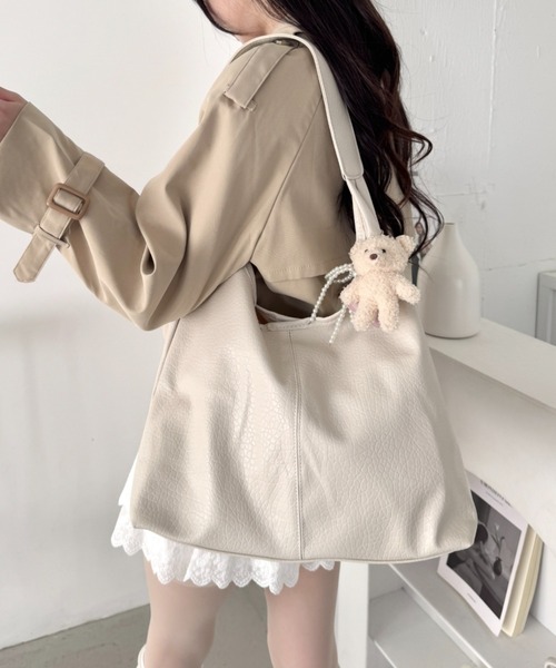 ほっしー♡*♡*♡様オーダーページ♡ジョリーフルール♡ワンハンドルトートバッグ Loueme（ルエム）の「ワンハンドルPUレザートートバッグ【A4サイズ対応