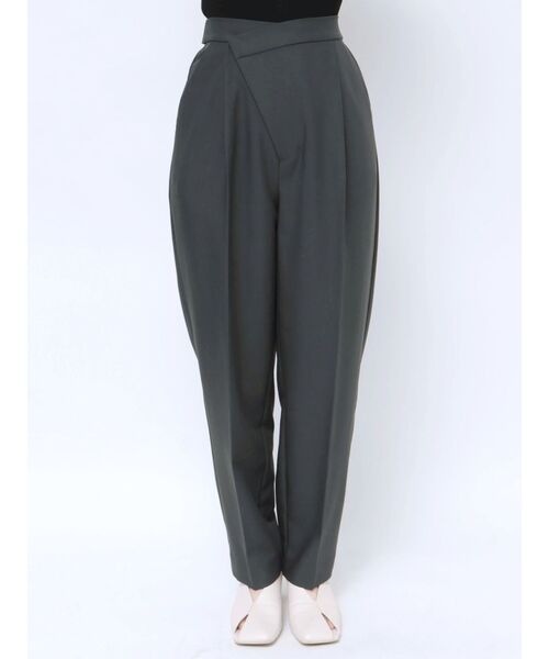 LAGUNAMOON（ラグナムーン）の「アシンメトリーバックベルトパンツ（スラックス・レディース・アイボリー/チャコールグレー・SMALL/MEDIUM）」の4枚目の写真
