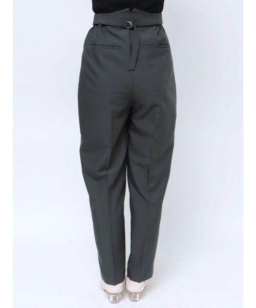 LAGUNAMOON（ラグナムーン）の「アシンメトリーバックベルトパンツ（スラックス・レディース・アイボリー/チャコールグレー・SMALL/MEDIUM）」の6枚目の写真