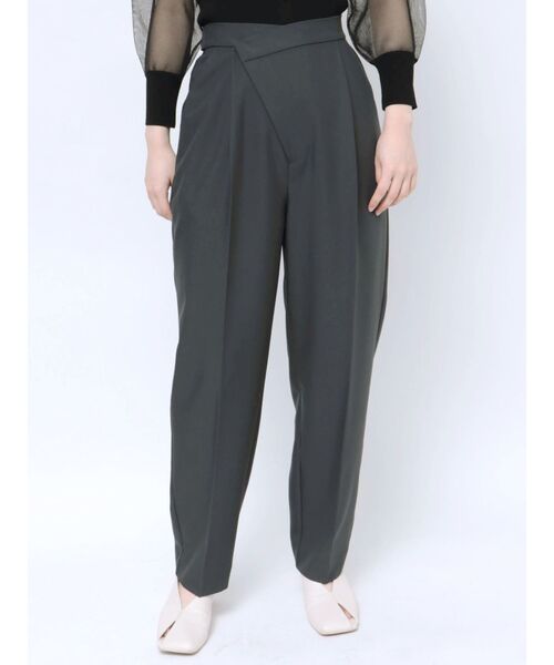 LAGUNAMOON（ラグナムーン）の「アシンメトリーバックベルトパンツ（スラックス・レディース・アイボリー/チャコールグレー・SMALL/MEDIUM）」の15枚目の写真
