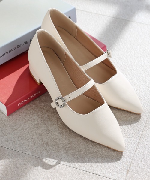 VIVIAN(ヴィヴィアン)の「ポインテッドトゥビジューバックルストラップパンプス(パンプス・レディース・シルバー/ブラック/アイボリー・S/M/L/LL)」の2枚目の写真