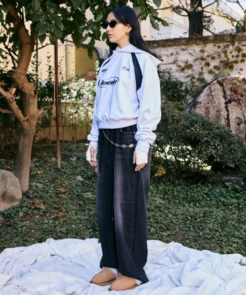 LOWBI（ロウビ）の「LOWBI／シグネチャロゴフーディー（裏起毛）（パーカー・レディース・ブラック/ライトグレー・FREE）」の5枚目の写真