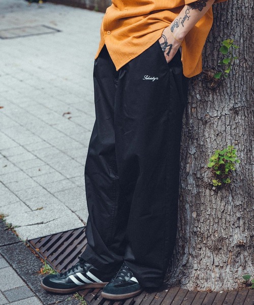 Subciety（サブサエティ）の「ONETUCK BAGGY PANTS（チノパンツ・メンズ・グレー/カーキ/ベージュ/ブラック/ブラウン・MEDIUM/X-LARGE/LARGE/SMALL）」の2枚目の写真