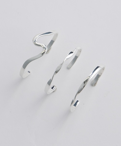 Lui's（ルイス）の「アクセサリーブランド【Ah / アー】ONEツイストバングル（バングル/リストバンド・メンズ・シルバー・FREE）」の5枚目の写真