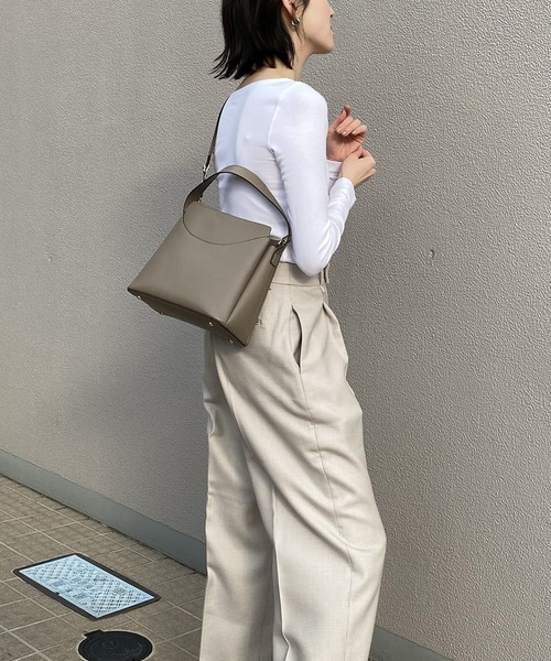 maison vert(メゾンヴェール)の「【超軽量/多収納】ワンハンドル2WAYショルダー(ショルダーバッグ・レディース・ブラック/グレイッシュベージュ/アイボリー・FREE)」の8枚目の写真