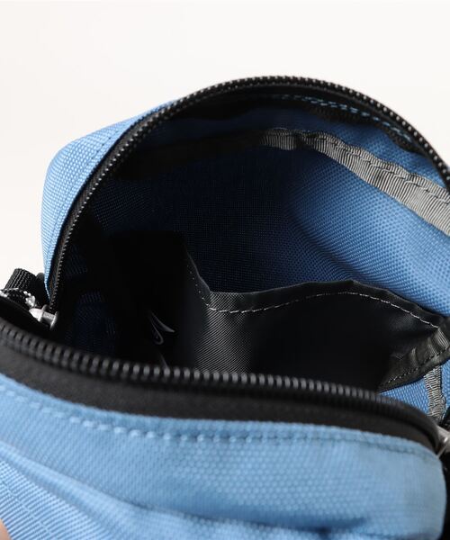 CHUMS(チャムス)の「【CHUMS/チャムス】 Recycle Vertical Mini Shoulder(ショルダーバッグ・メンズ・ブラック/ブラウン/レッド/ネイビー/その他1/その他2/その他3/ブルー/その他4・FREE)」の11枚目の写真