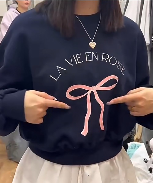 LAFFMO（ラフモ）の「リボンプリントスウェット（スウェット・レディース・ベージュ/グレー/ネイビー・F）」の3枚目の写真