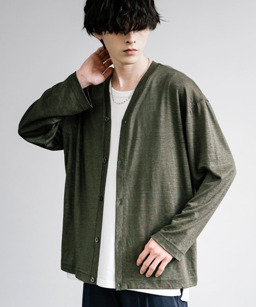 Audience(オーディエンス)の「Upscape Audience アップスケープオーディエンス 日本製 国産PREMIERE LINEN プレミアリネン 天竺 Vネックカーディガン AUD7259(カーディガン/ボレロ・メンズ・ネイビー/オートミール/ブラック/オリーブ・L/M/XL)」の4枚目の写真