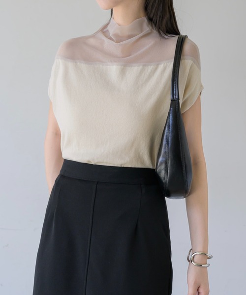 NEUNA（ヌナ）の「シアードッキングトップス（Tシャツ/カットソー・レディース・アイボリー/ブラック/グレイッシュベージュ・FREE）」の2枚目の写真