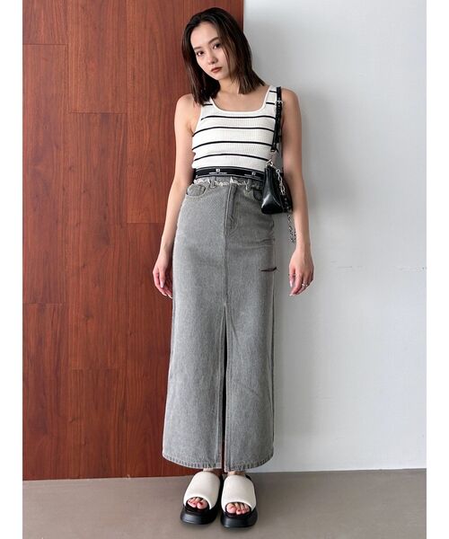 EMODA（エモダ）の「サイドカットデニムスカート（デニムスカート・レディース・グレー/ライトブルー/ブラック・SMALL/MEDIUM）」の14枚目の写真