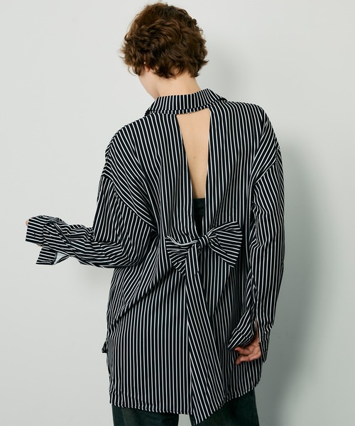 uyu.（ウユ）の「バックオープンリボンオーバーシャツ（シャツ/ブラウス・レディース・ブラック/グレー/ホワイト/ホワイト×ブラック・FREE）」の3枚目の写真